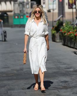 Ashley Roberts feet photo thumbnail