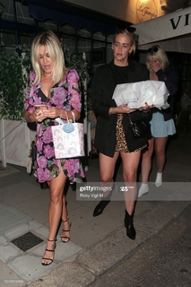 Ashley Roberts feet photo thumbnail