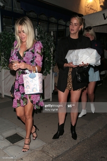 Ashley Roberts feet photo thumbnail