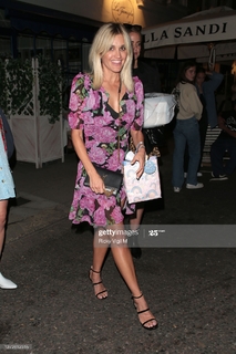 Ashley Roberts feet photo thumbnail