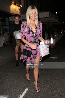 Ashley Roberts feet photo thumbnail