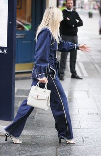 Ashley Roberts feet photo thumbnail