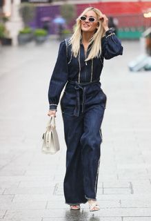 Ashley Roberts feet photo thumbnail