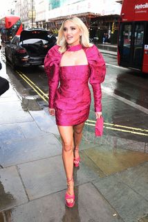 Ashley Roberts feet photo thumbnail