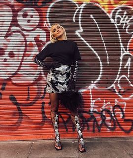 Ashley Roberts feet photo thumbnail