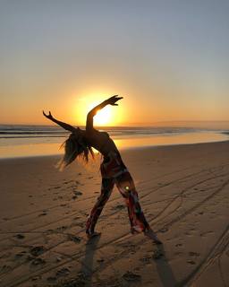 Ashley Roberts feet photo thumbnail