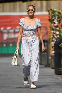 Ashley Roberts feet photo thumbnail