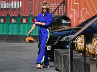 Ashley Roberts feet photo thumbnail