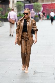 Ashley Roberts feet photo thumbnail