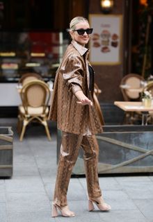 Ashley Roberts feet photo thumbnail