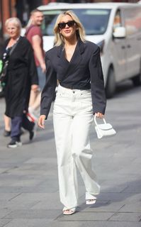 Ashley Roberts feet photo thumbnail