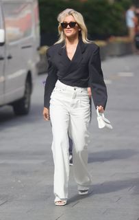 Ashley Roberts feet photo thumbnail