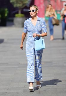 Ashley Roberts feet photo thumbnail