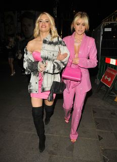 Ashley Roberts feet photo thumbnail