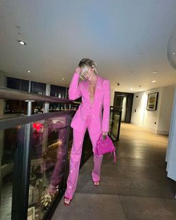 Ashley Roberts feet photo thumbnail