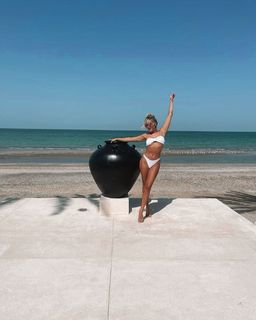 Ashley Roberts feet photo thumbnail