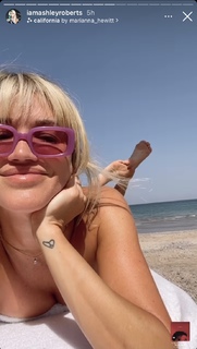 Ashley Roberts feet photo thumbnail