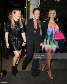 Ashley Roberts feet photo thumbnail