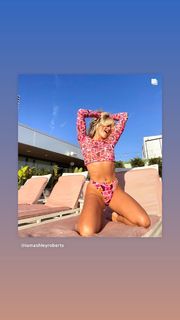 Ashley Roberts feet photo thumbnail