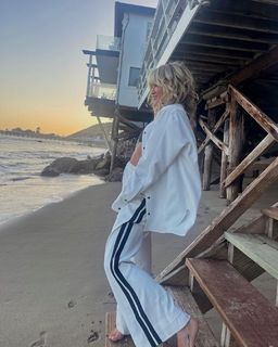 Ashley Roberts feet photo thumbnail