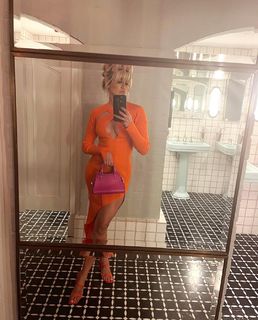 Ashley Roberts feet photo thumbnail