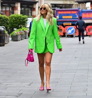 Ashley Roberts feet photo thumbnail