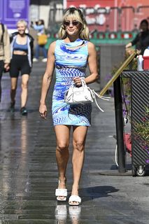 Ashley Roberts feet photo thumbnail