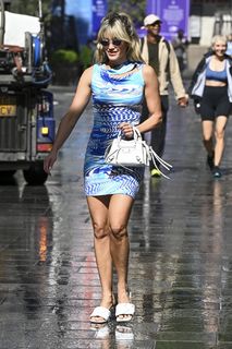 Ashley Roberts feet photo thumbnail