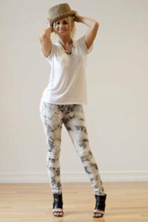 Ashley Roberts feet photo thumbnail
