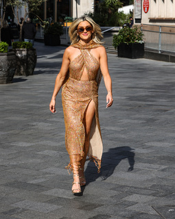 Ashley Roberts feet photo thumbnail