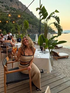 Ashley Roberts feet photo thumbnail