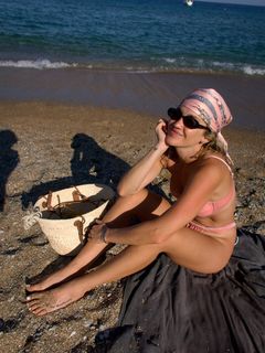 Ashley Roberts feet photo thumbnail