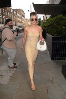 Ashley Roberts feet photo 18