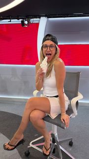 Ashley Roberts feet photo 15
