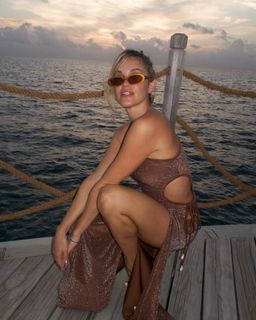 Ashley Roberts feet photo 9