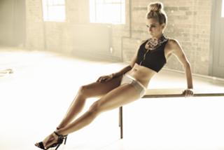 Ashley Roberts feet photo thumbnail