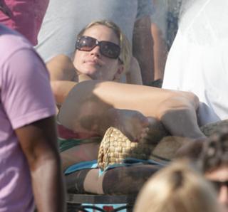 Ashley Scott feet photo thumbnail