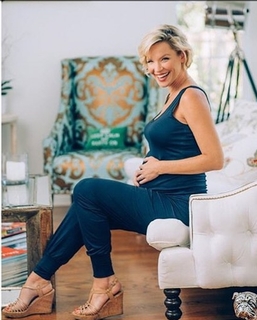 Ashley Scott feet photo thumbnail