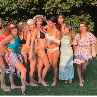 Ashley Scott feet photo thumbnail