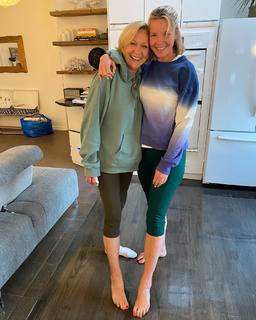 Ashley Scott feet photo thumbnail