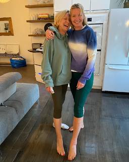 Ashley Scott feet photo thumbnail