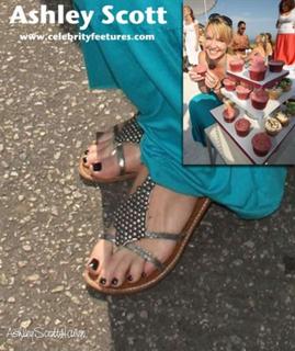 Ashley Scott feet photo thumbnail
