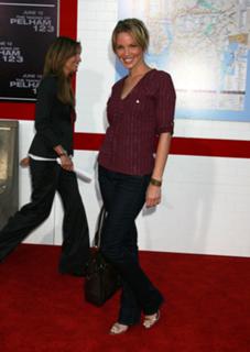 Ashley Scott feet photo thumbnail