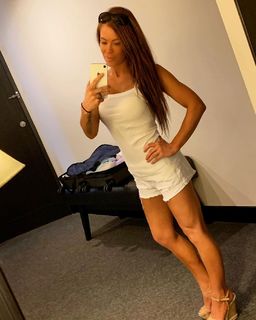 Ashley Simmons feet photo thumbnail