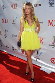 Ashley Tisdale feet photo thumbnail