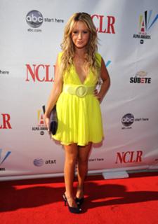 Ashley Tisdale feet photo thumbnail