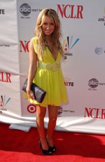 Ashley Tisdale feet photo thumbnail