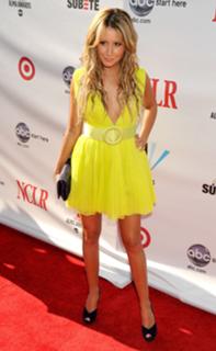 Ashley Tisdale feet photo thumbnail