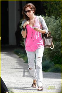 Ashley Tisdale feet photo thumbnail