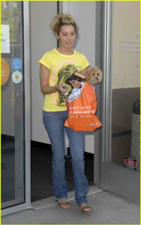 Ashley Tisdale feet photo thumbnail